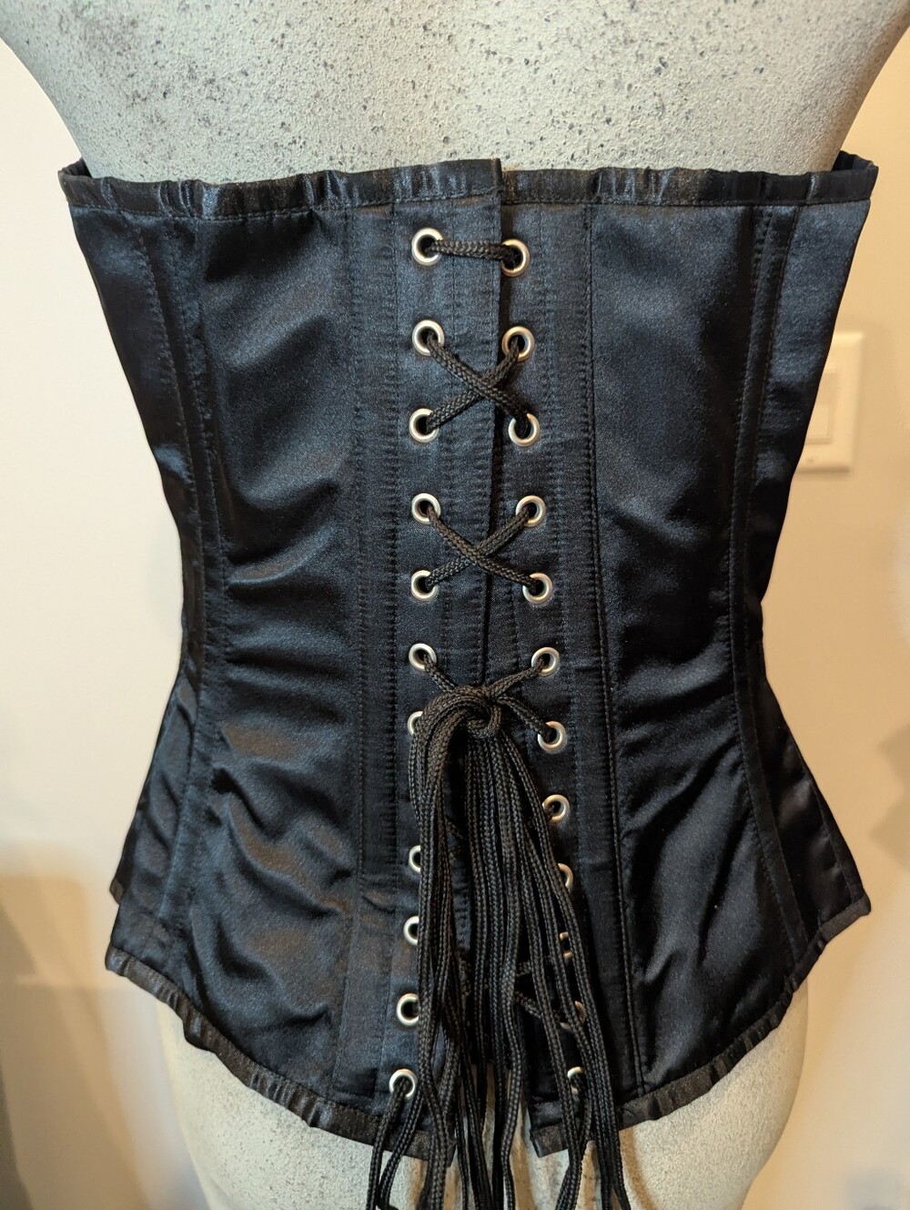 Victorian Overbust Corset For Hourglass Curve Silhouette Size 30 L/XL Like New - Picture 3 of 12